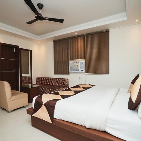Hotel B Continental Delhi Zewnętrze zdjęcie