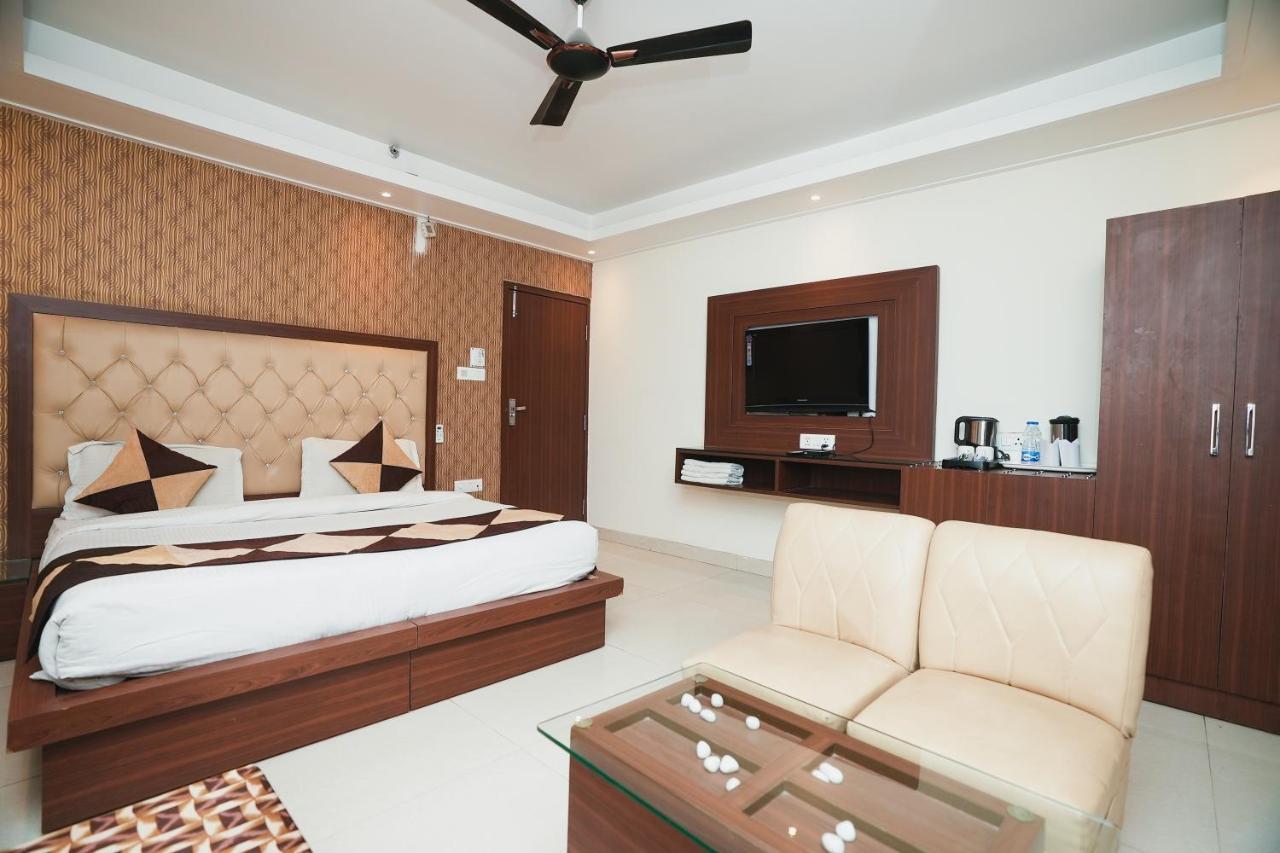 Hotel B Continental Delhi Zewnętrze zdjęcie
