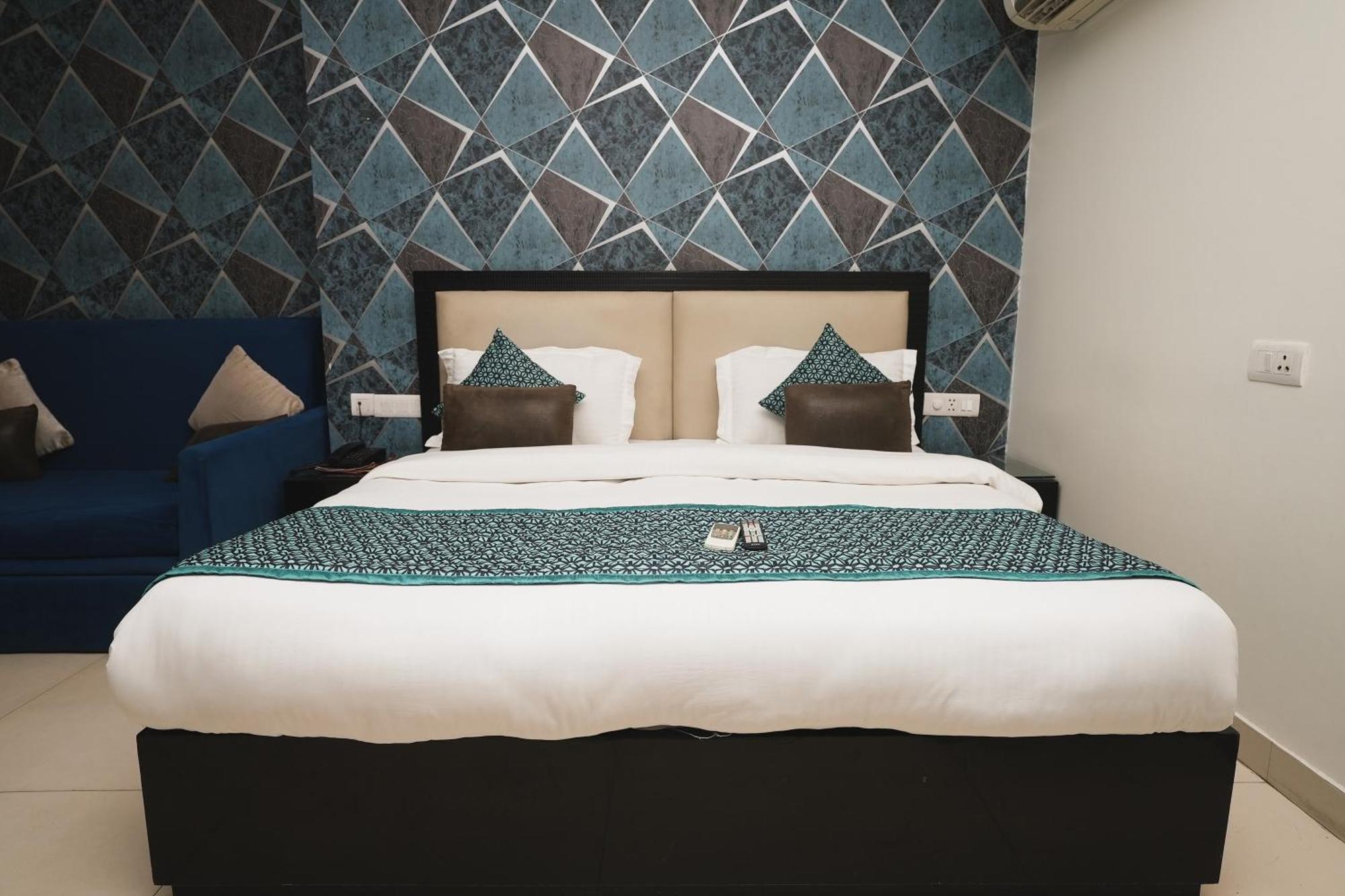 Hotel B Continental Delhi Zewnętrze zdjęcie