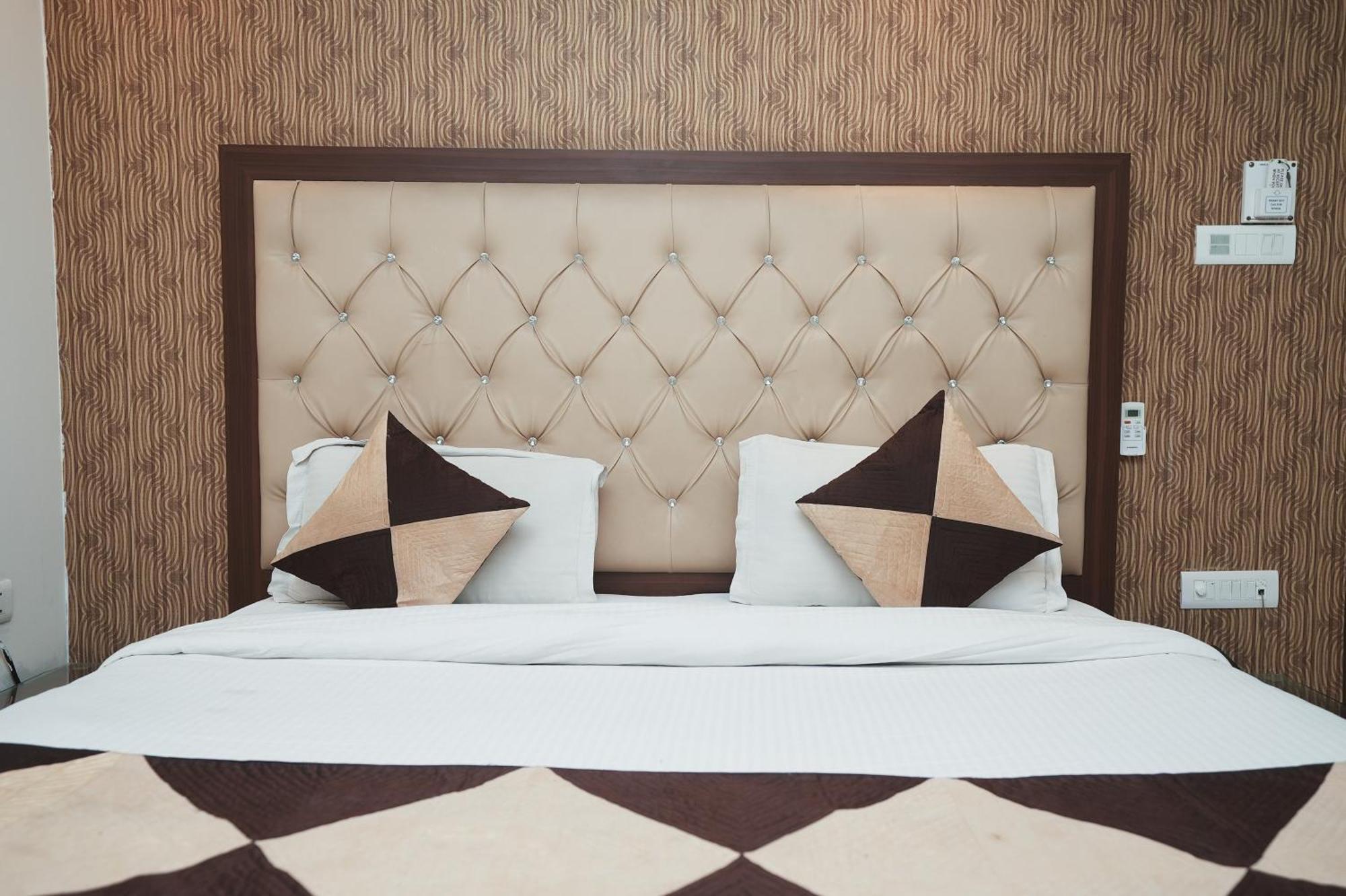 Hotel B Continental Delhi Zewnętrze zdjęcie