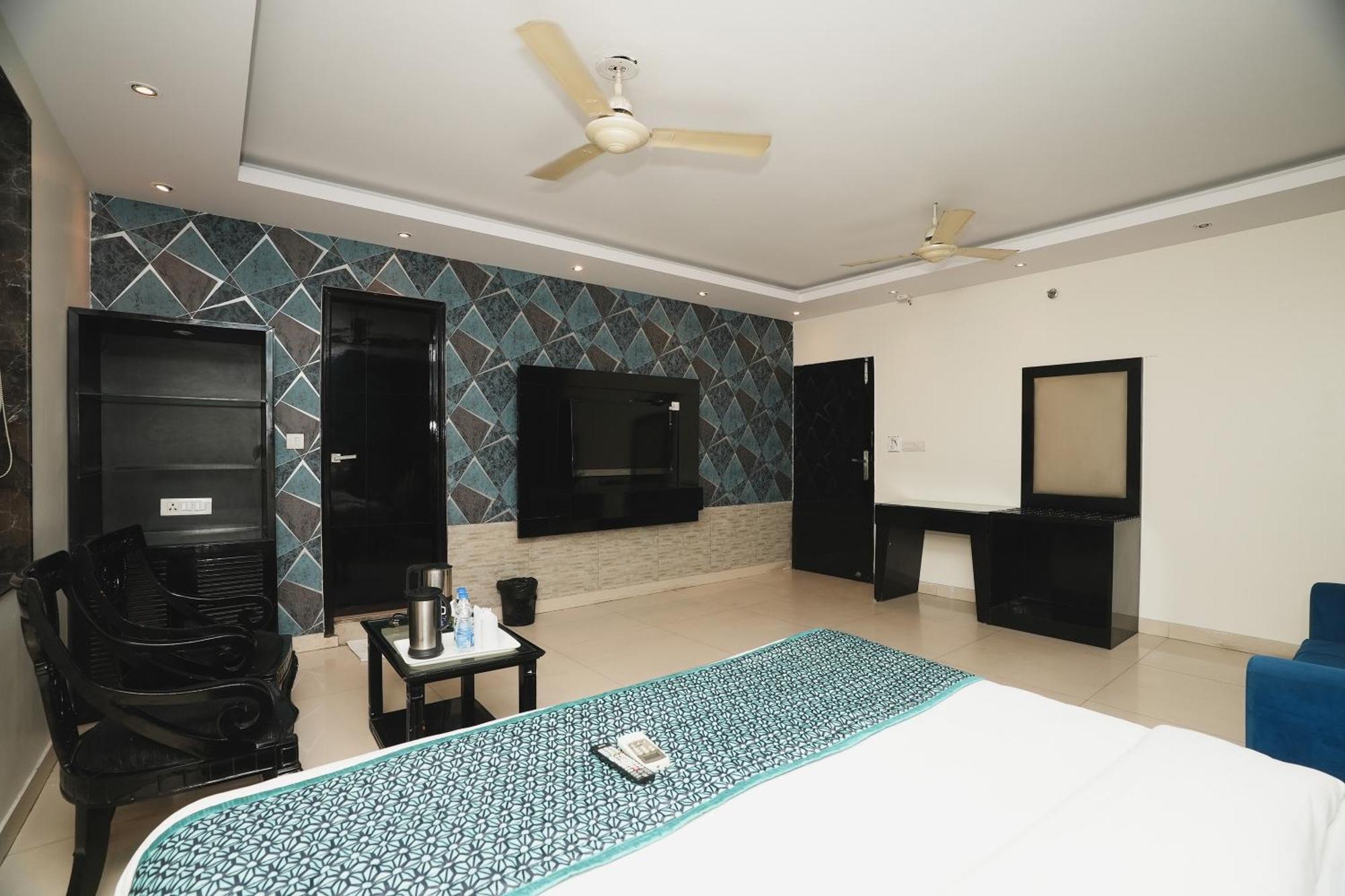 Hotel B Continental Delhi Zewnętrze zdjęcie