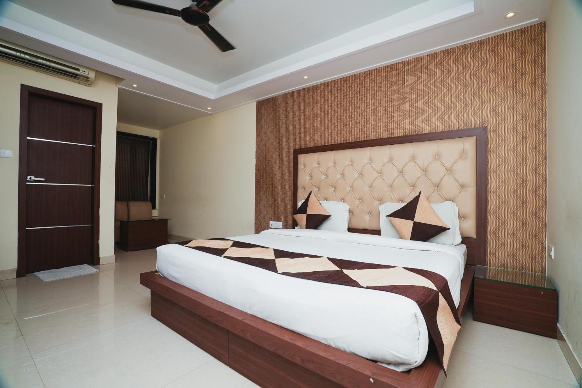 Hotel B Continental Delhi Zewnętrze zdjęcie