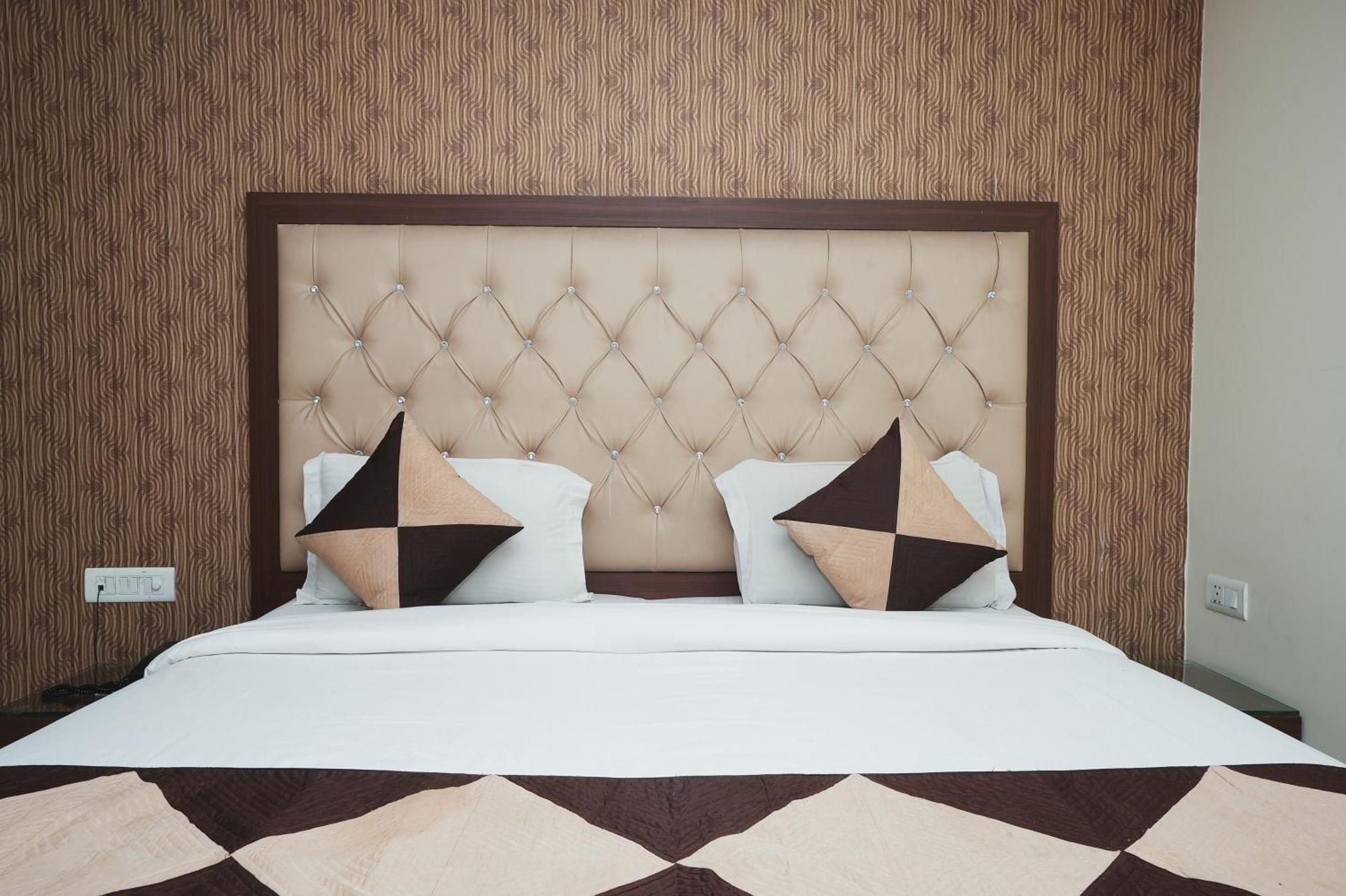 Hotel B Continental Delhi Zewnętrze zdjęcie