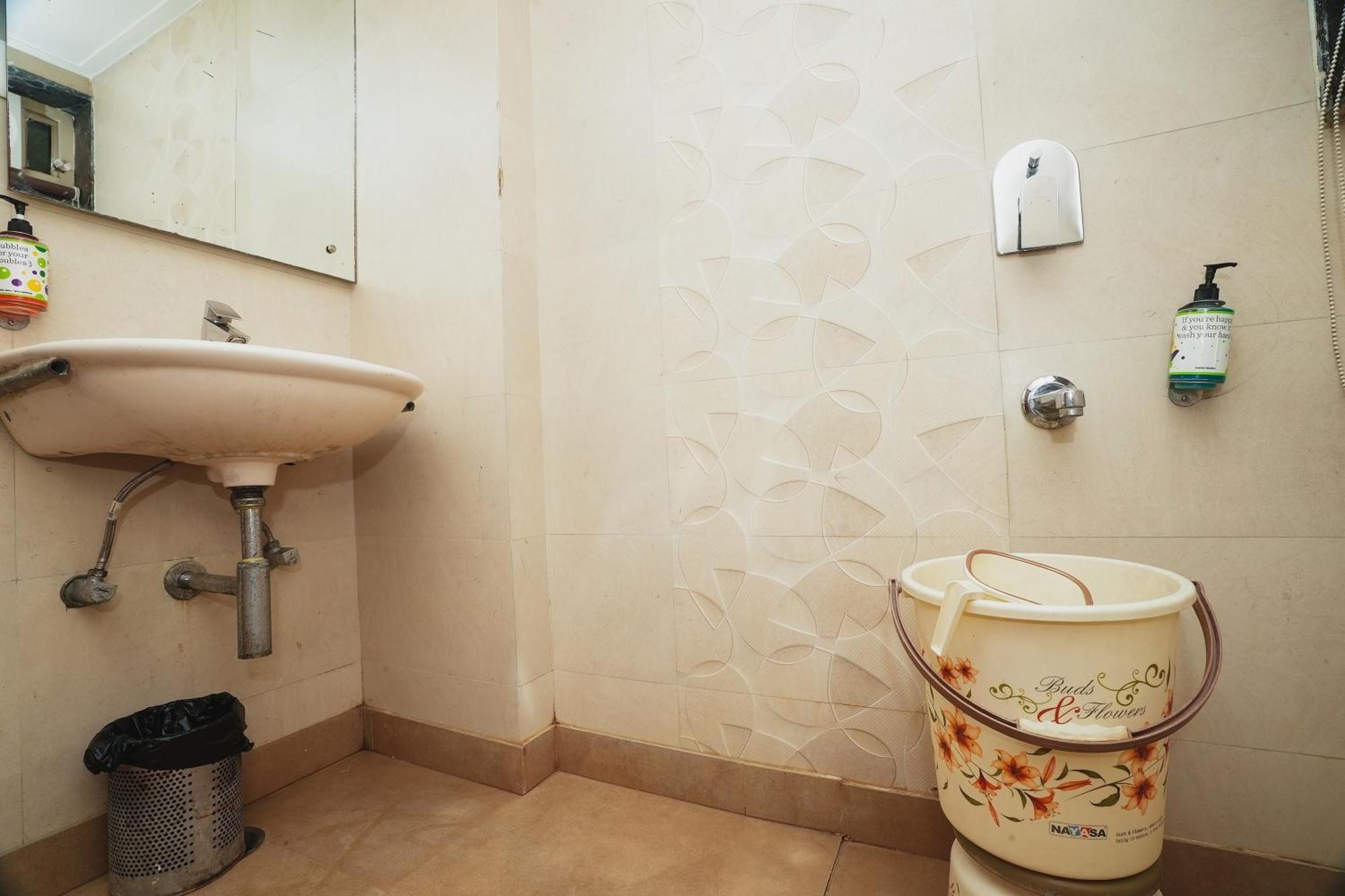 Hotel B Continental Delhi Zewnętrze zdjęcie