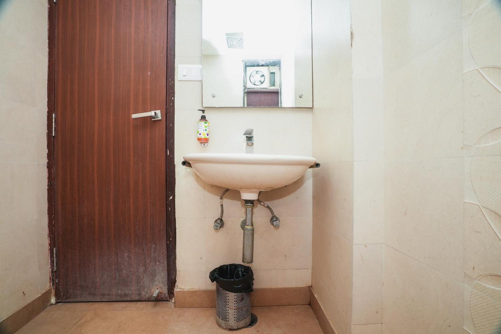 Hotel B Continental Delhi Zewnętrze zdjęcie