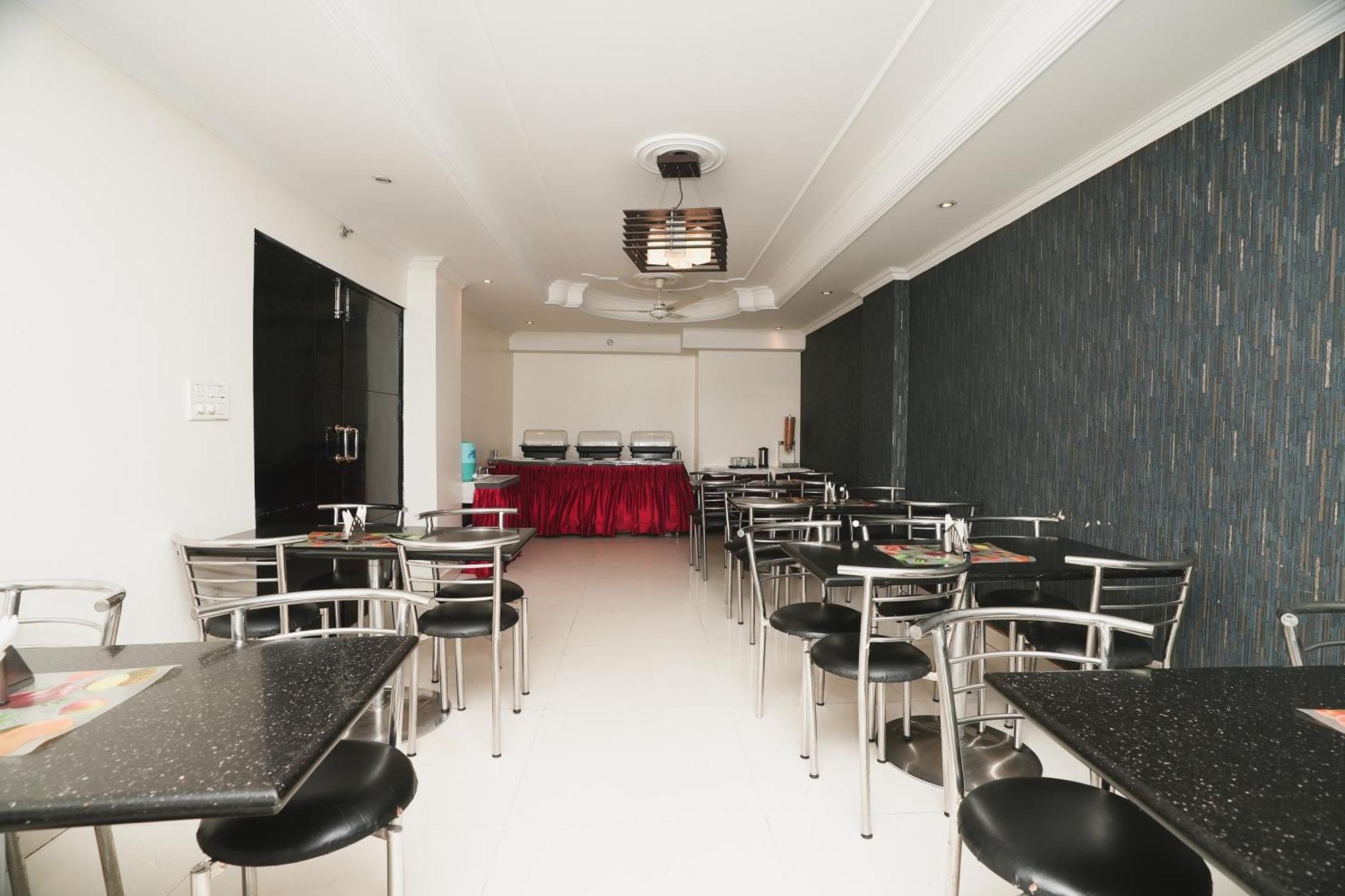 Hotel B Continental Delhi Zewnętrze zdjęcie