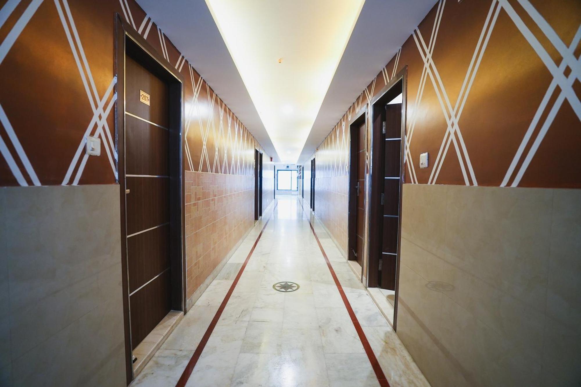 Hotel B Continental Delhi Zewnętrze zdjęcie