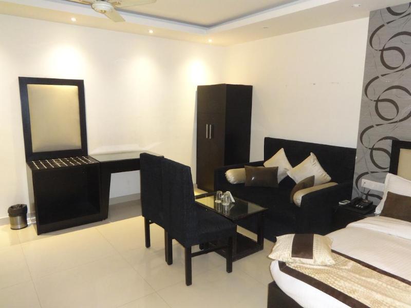 Hotel B Continental Delhi Zewnętrze zdjęcie