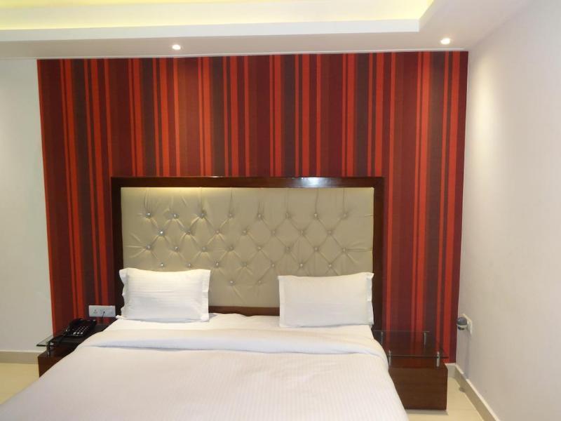 Hotel B Continental Delhi Zewnętrze zdjęcie