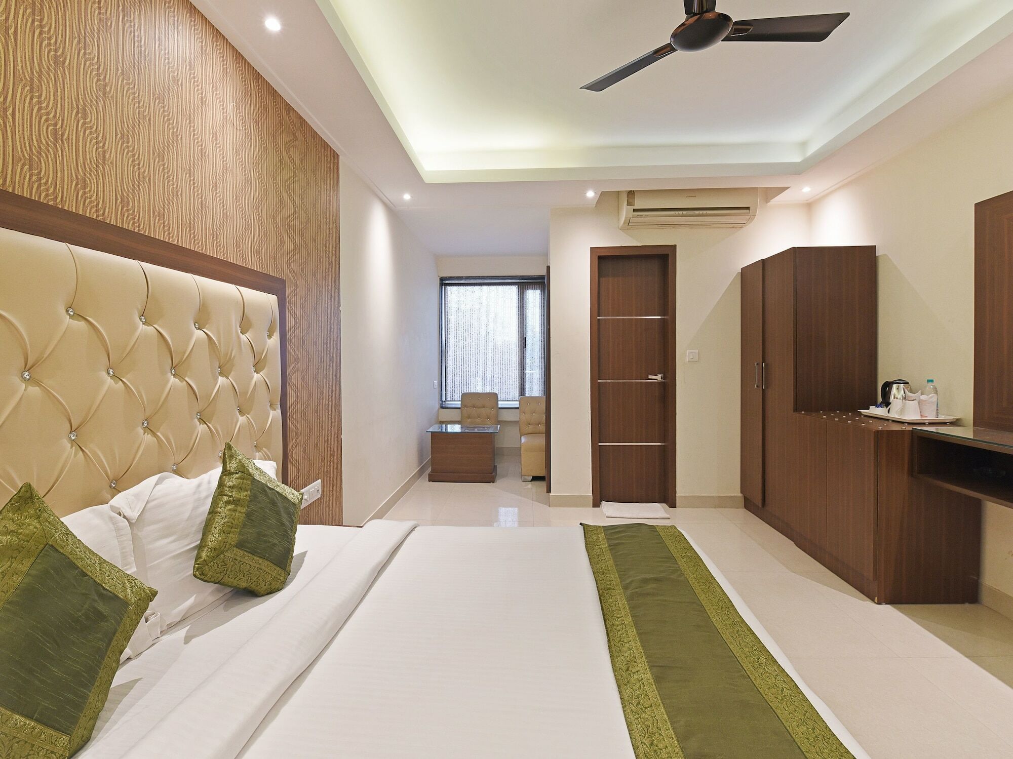Hotel B Continental Delhi Zewnętrze zdjęcie